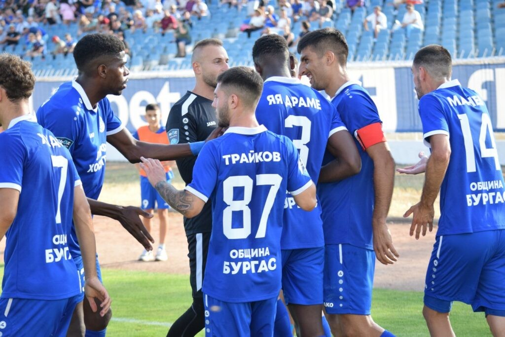 Черноморец  с равенство срещу Янтра