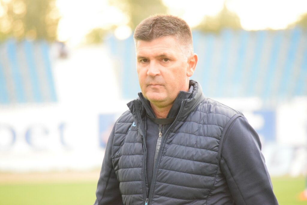 Ангел Стойков подаде оставка, не е приета